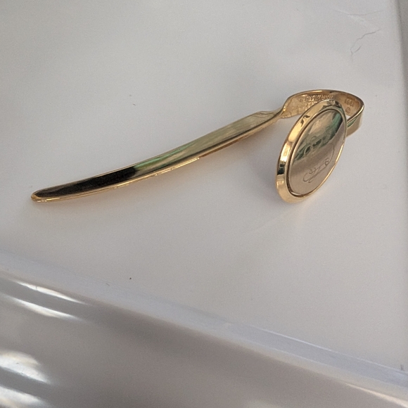 Initial Bookmark Gold Tone - Picture 5 of 6